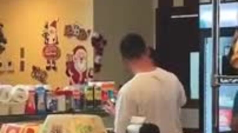 Messi, de compras en Miami y con mate en mano