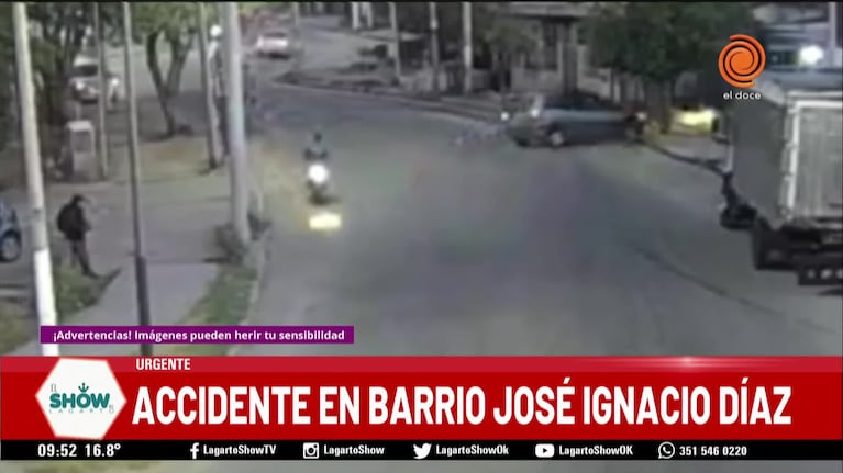 El momento en el que un auto se incrustó en una casa