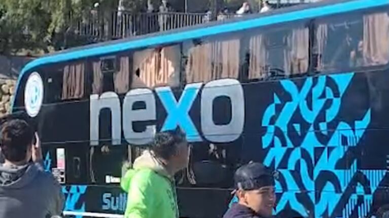 Así quedó el colectivo de Belgrano tras el piedrazo
