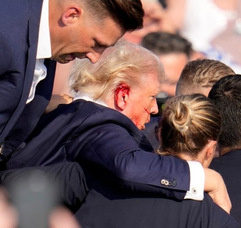 Así fue el momento en el que balearon a Trump en un acto de campaña