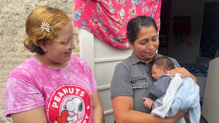 Cómo se ahogó el bebé de 29 días que fue salvado por el 911 y la sensación de la operadora