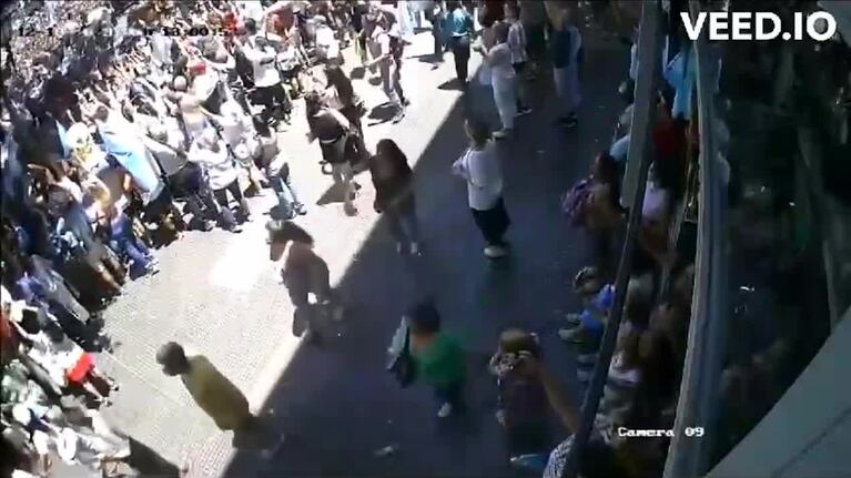 El rostro del tirador de la botella a Milei