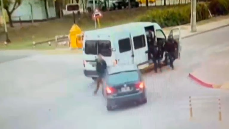 Polémica por un operativo con un auto de app de viajes