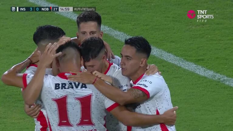 Gastón Lodico, de penal, marcó el 3 a 0 para Instituto