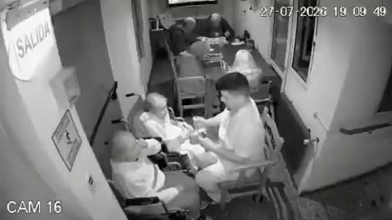 Brutal denuncia contra un enfermero de un geriátrico: quedó filmado golpeando y maltratando a una anciana
