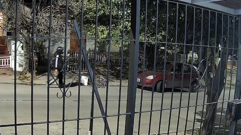 Reventó un vidrio con una baldosa y robó en barrio Crisol