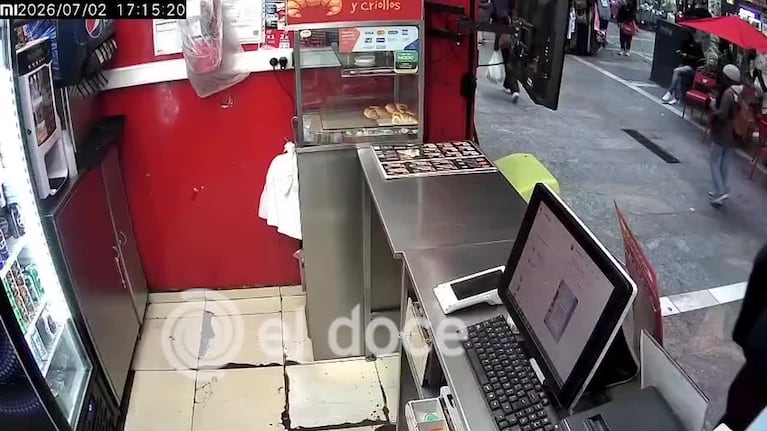 Robó dos celulares en el centro de Córdoba a plena luz del día y quedó registrado