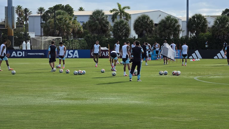 El Doce, presente en la práctica de la Selección en Miami