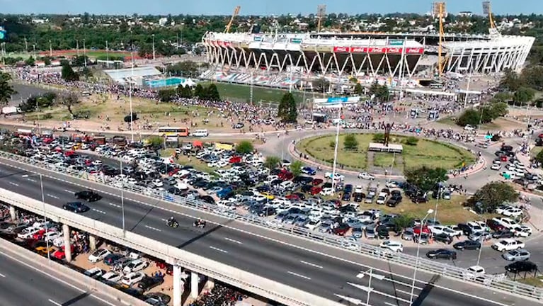 Desde el drone de El Doce, la locura en el Kempes por Talleres