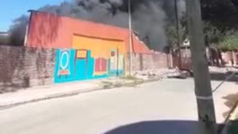 Voraz incendio en un depósito de Córdoba