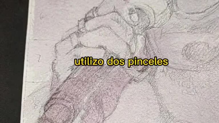 Pintó un retrato de La Mona con vino tinto