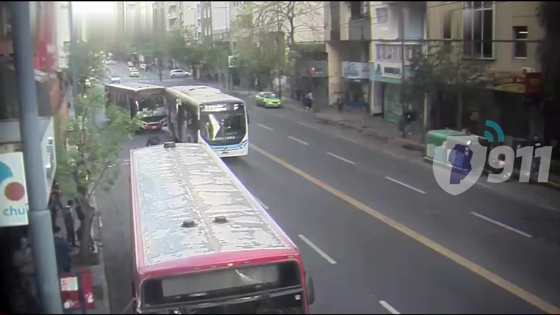 El momento del choque entre dos colectivos de Ersa