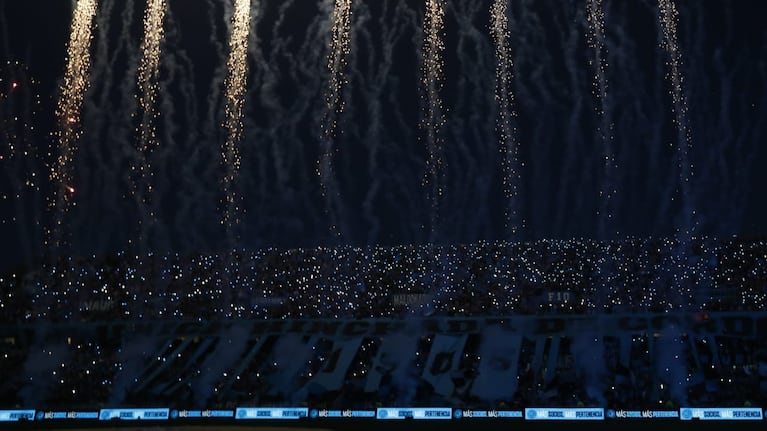 Así fue el impactante recibimiento de los hinchas a Belgrano en el partido ante Unión
