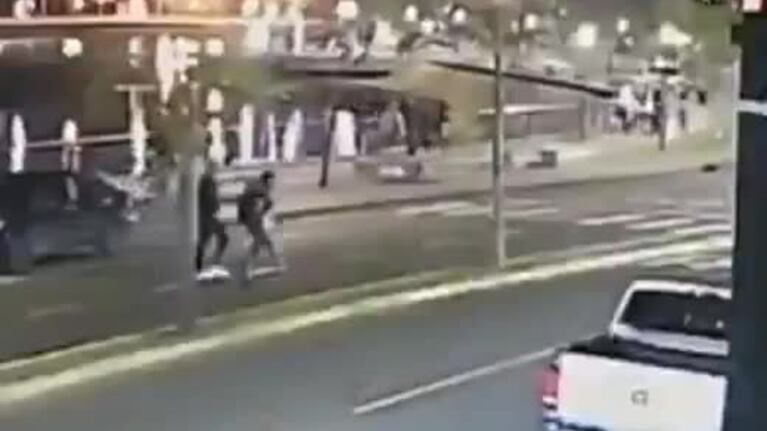 Iba haciendo wiilly hasta que atropelló y mató a un soldado