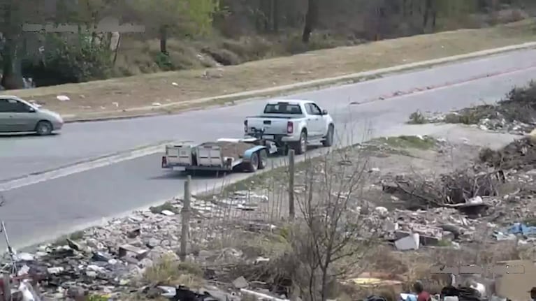 Basura, multa millonaria y camioneta secuestrada: tres aprehendidos en Córdoba por arrojar residuos