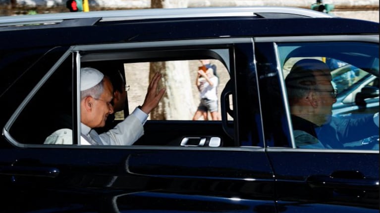 Así llegó el papa León XIV al hospital Gemelli para la operación por un nódulo pulmonar