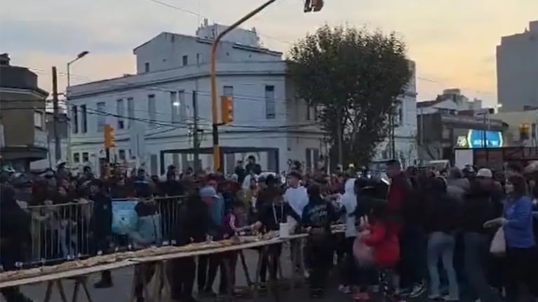 Descontrol por el sándwich de matambre a la pizza gigante