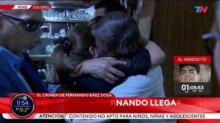 El emotivo abrazo entre la mamá de Fernando y el abuelo de Lucio