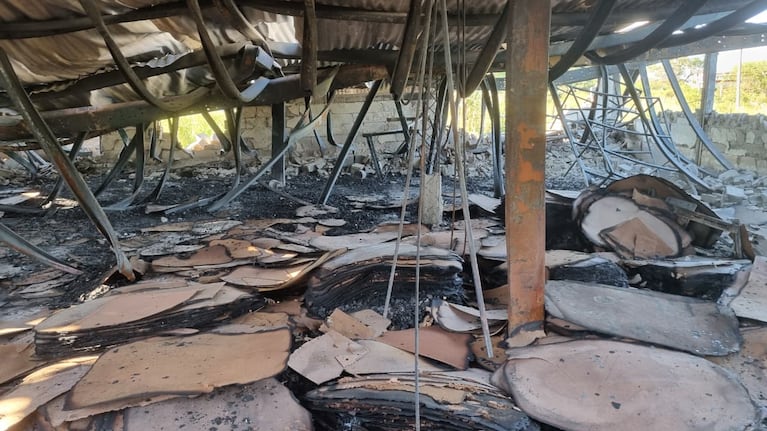 Perdieron su fábrica de muebles en un incendio y piden ayuda para volver a trabajar