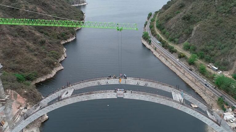 El rescate de un obrero que cayó al lago San Roque