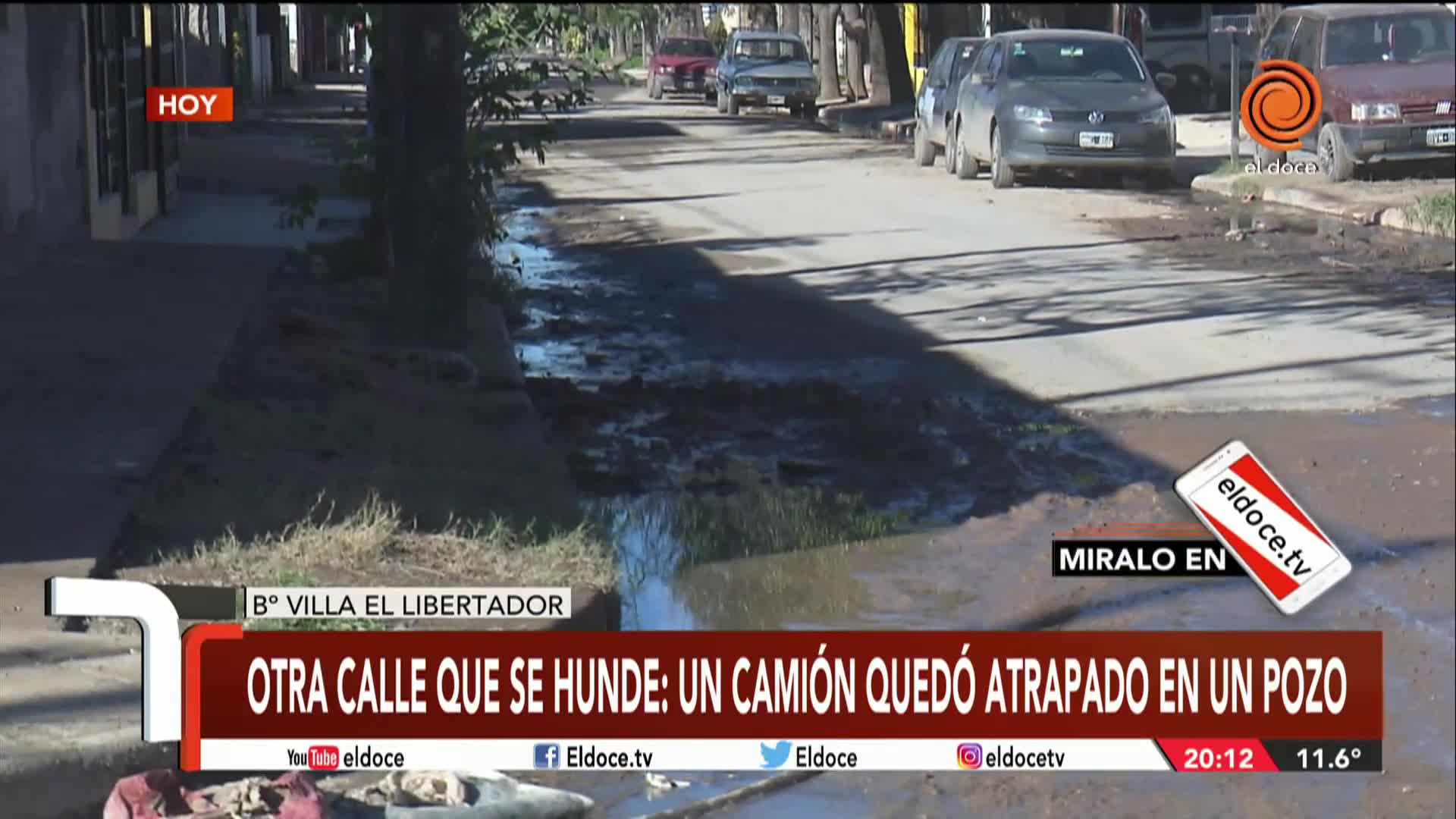 Villa El Libertador se hunde: un camión cayó a un pozo