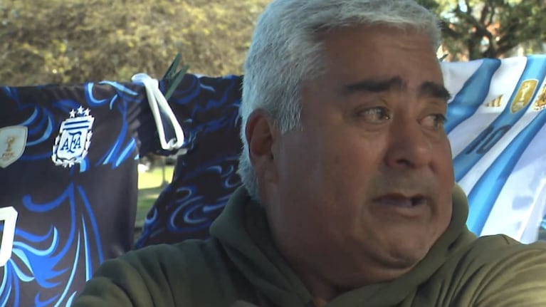 Un vendedor ambulante se quebró al hablar de la crisis