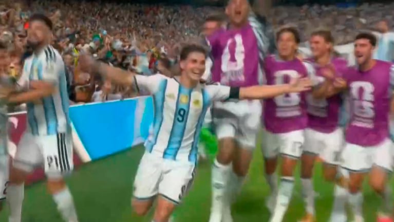 El golazo de Julián Álvarez para el 2 a 1 de Argentina ante Suiza
