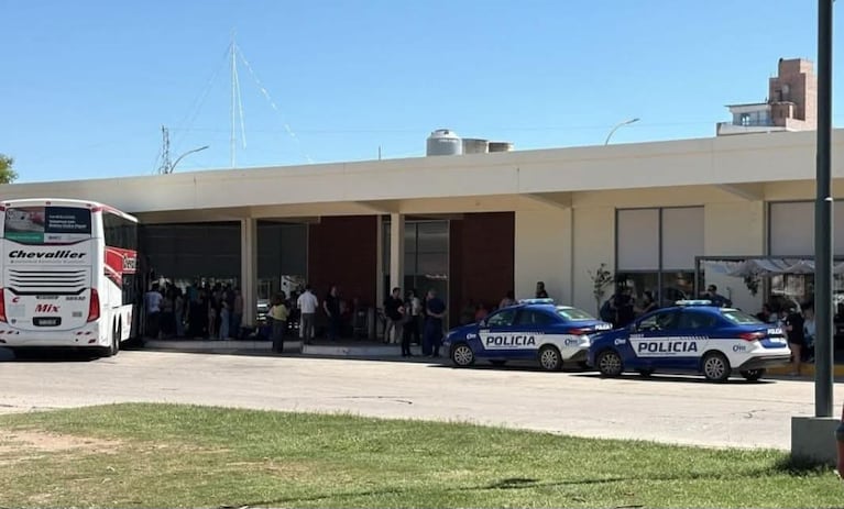 Escándalo en Oliva por los choferes de un viaje de egresados: “Se tambaleaban y no podían hablar”