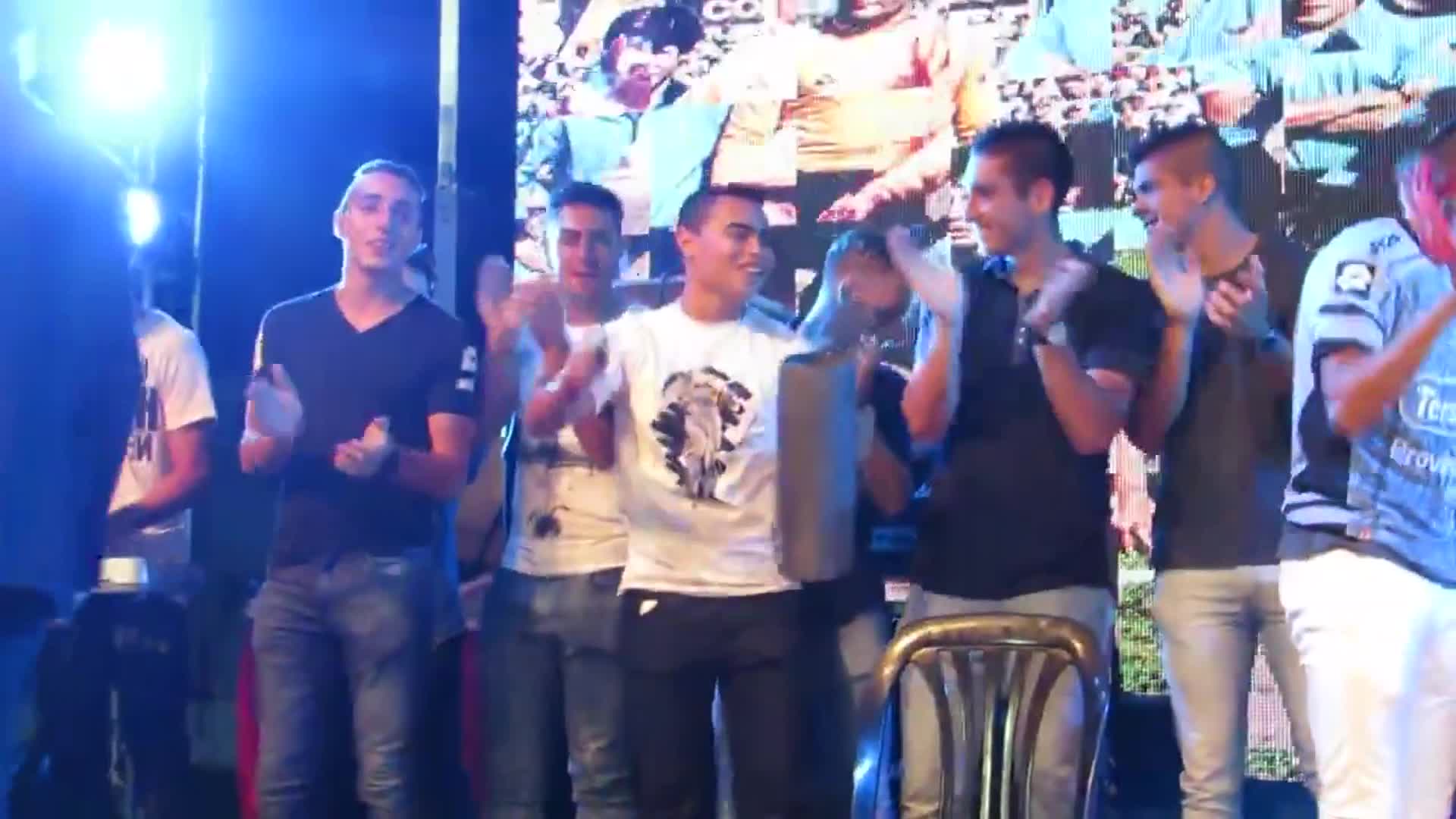 Lucas Zelarayán cantó en el aniversario por los 110 Años de Belgrano junto al resto de jugadores