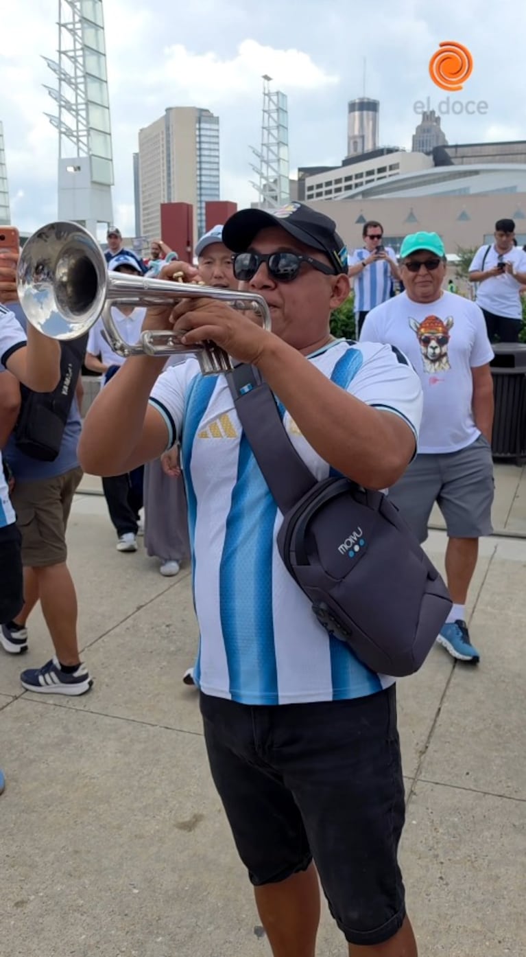 Mundial 2026: empezó a tocar la trompeta y armó una fiesta