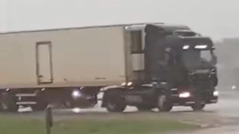 El granizo los sorprendió en plena ruta en Córdoba