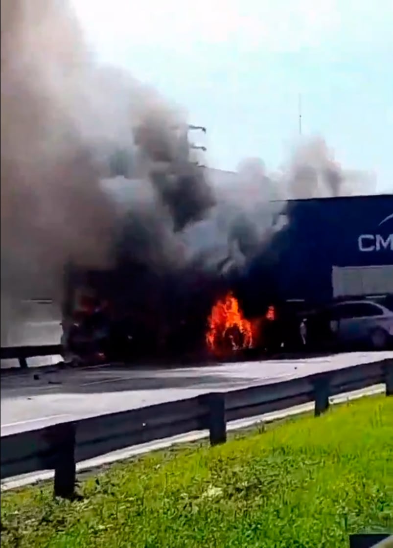 Choque, fuego y muerte en la autopista Panamericana