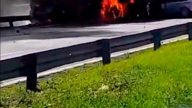 Choque, fuego y muerte en la autopista Panamericana