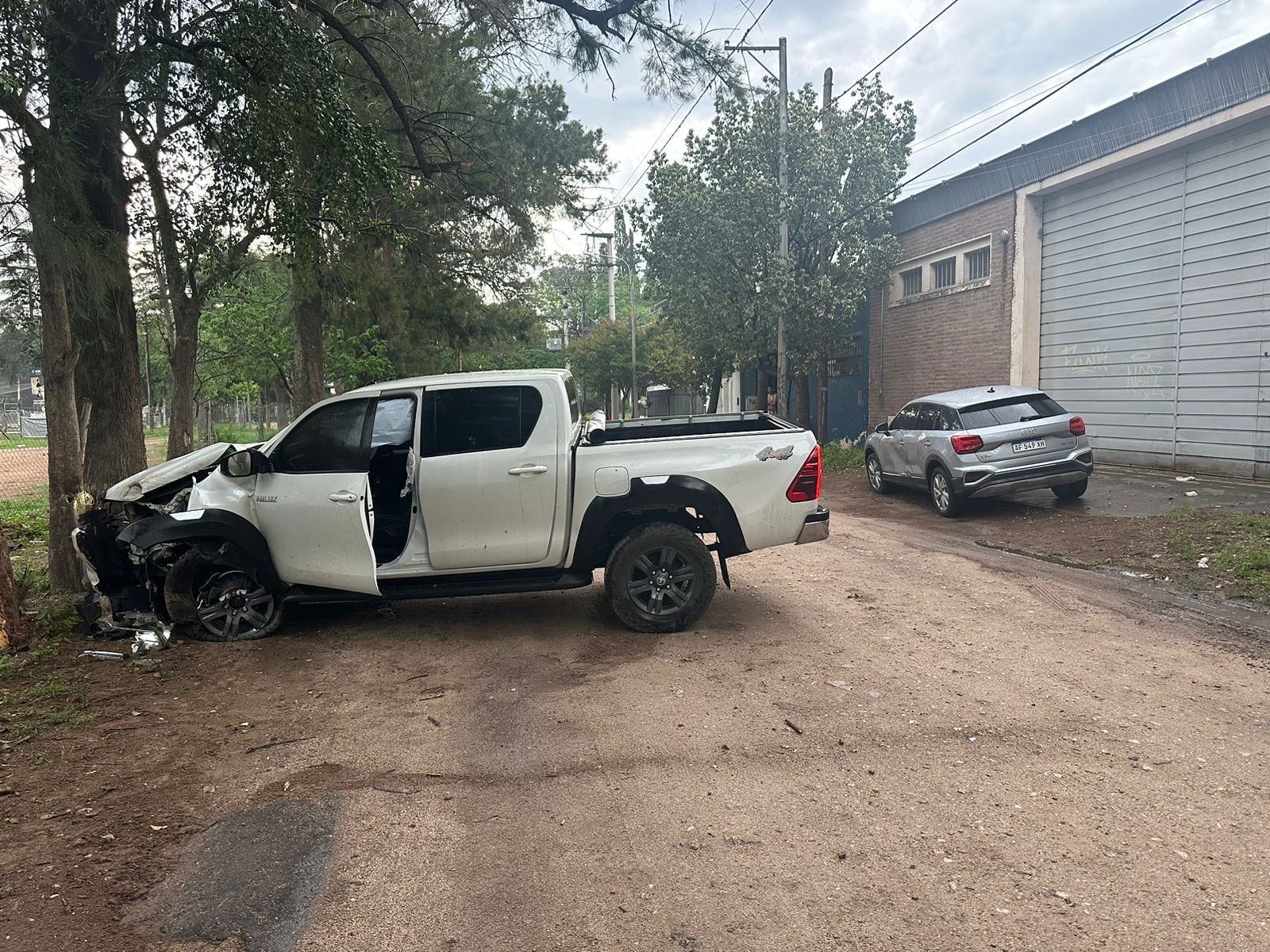 El choque de los ladrones que intentaron robar una casa y le dispararon a un policía