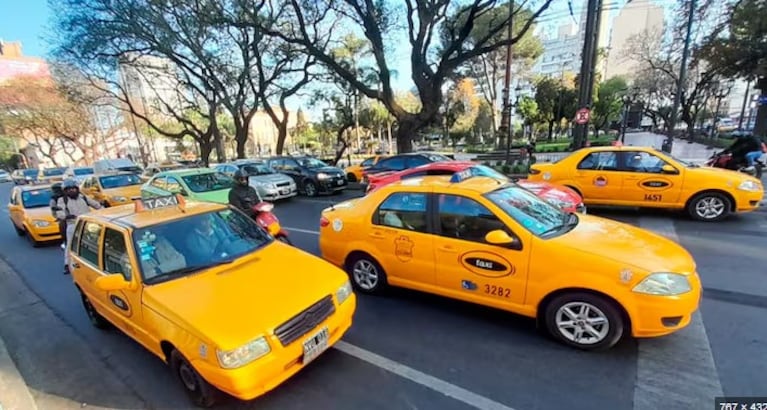 El dilema de los taxistas por el uso de aplicaciones de transporte