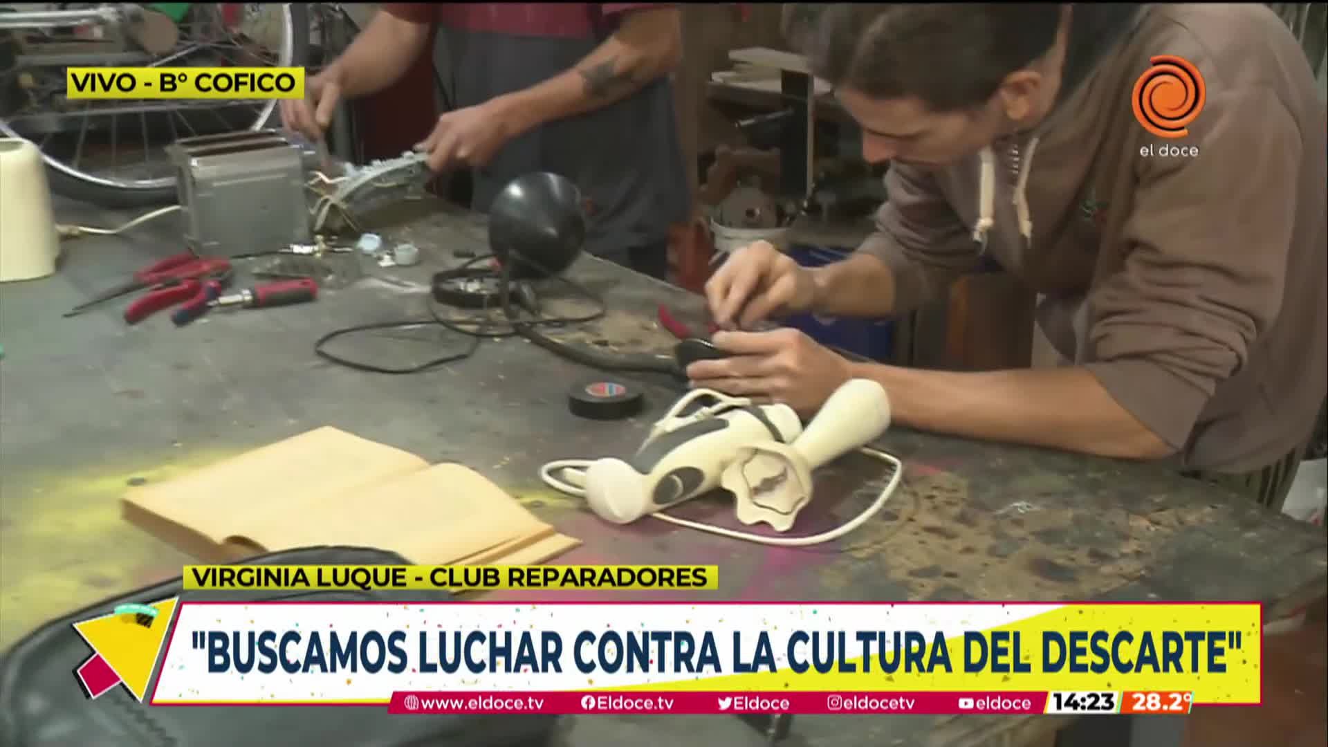 Voluntarios recuperan la utilidad de objetos rotos