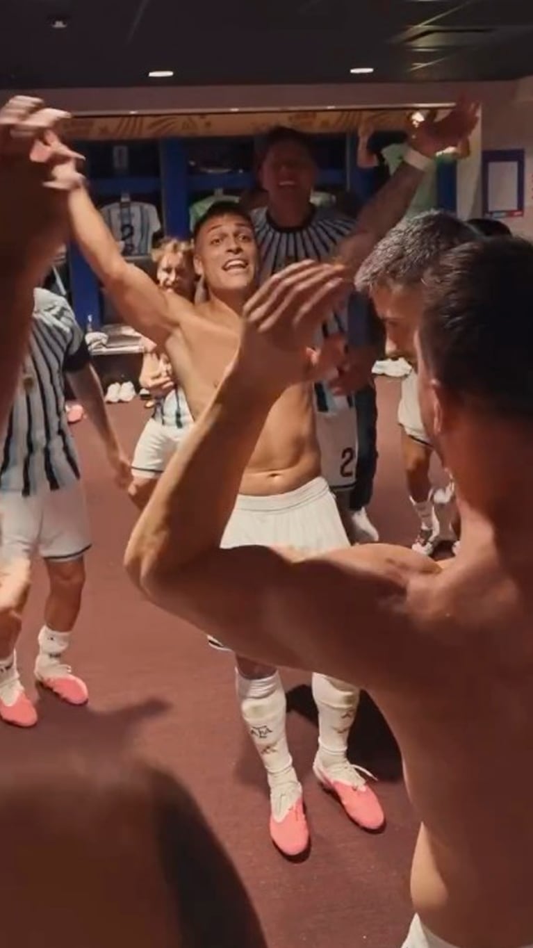 Festejo re manija en el vestuario argentino
