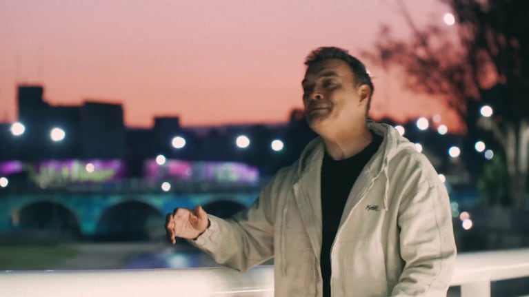 Ale Ceberio estrenó su versión de "Ella ya me olvidó"