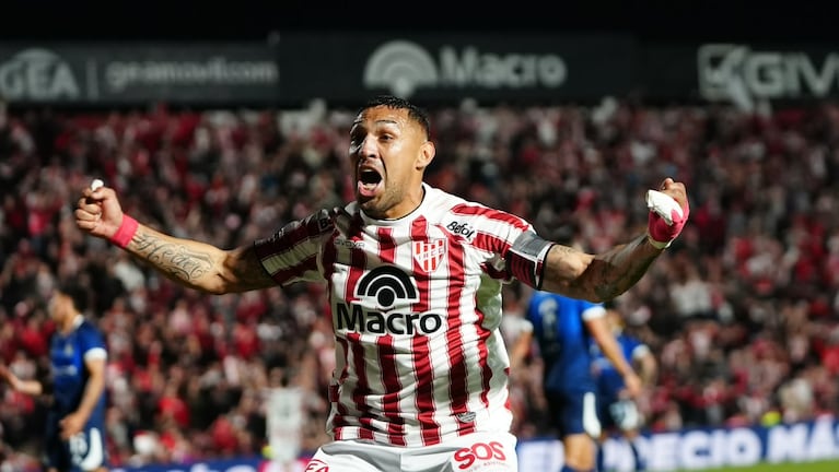 Alarcón la desvió y puso el 2 a 0 de Instituto ante Talleres