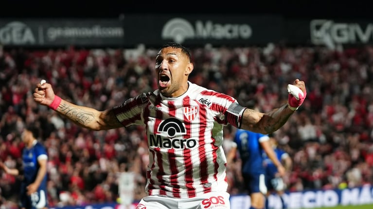 Alarcón la desvió y puso el 2 a 0 de Instituto ante Talleres
