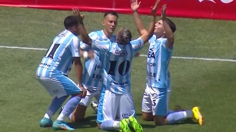 El tremendo golazo de Nasta para Racing ante Nueva Chicago por los octavos del Reducido