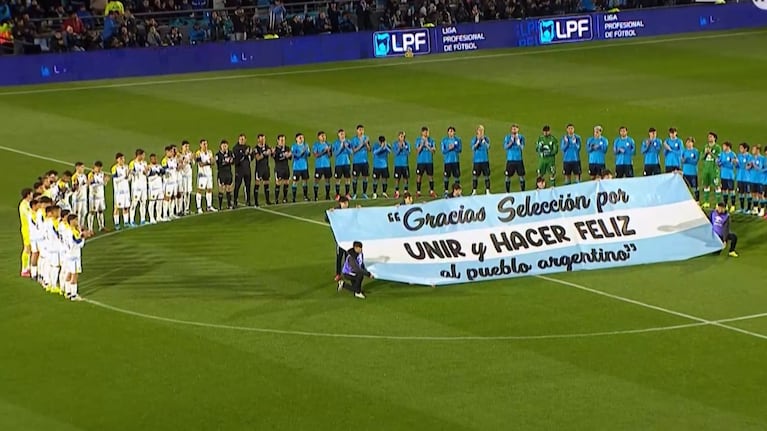 El emotivo homenaje a la Selección en el partido de Belgrano y Rosario Central