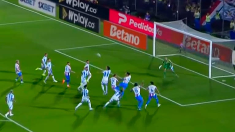 El gol de Alderete para el 2 a 1 de Paraguay sobre Argentina