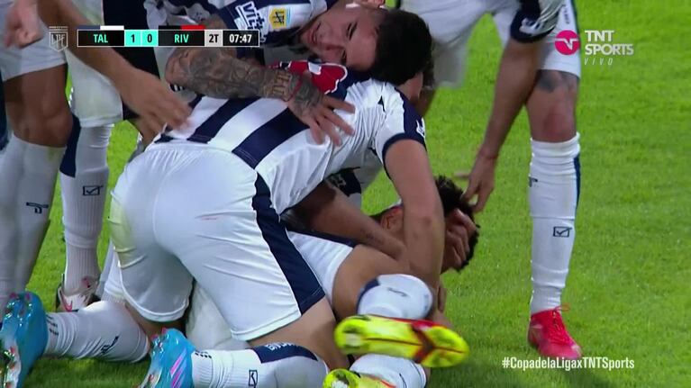 El gol de Valoyes para el 1-0 de Talleres a River