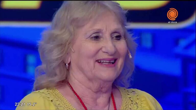 El festejo de la abuela con el nieto "tackleador"