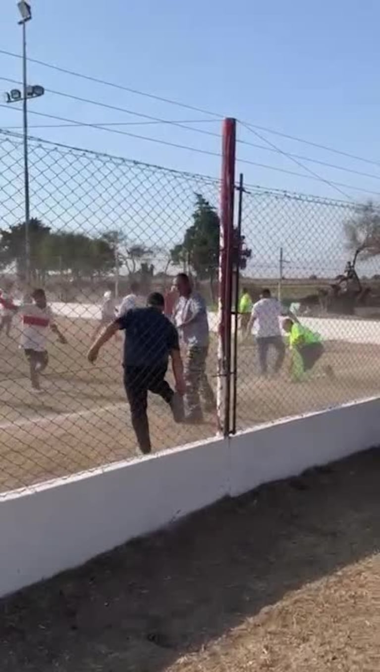 Brutal agresión a árbitros en un amistoso en Córdoba