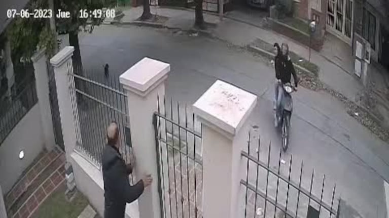 Se defendió a bidonazos de motochoros
