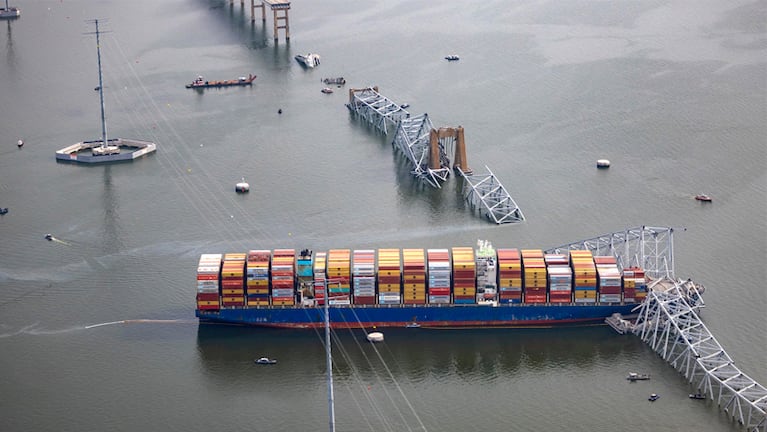 Perito naval reveló qué pudo provocar el choque del buque contra el puente en Baltimore