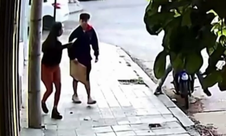 Motochoro les apuntó con un arma a una mamá y su hijo cuando iban a la escuela