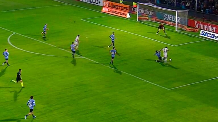 De penal, el gol de Molina para el 1 a 0 de Central Córdoba ante Belgrano